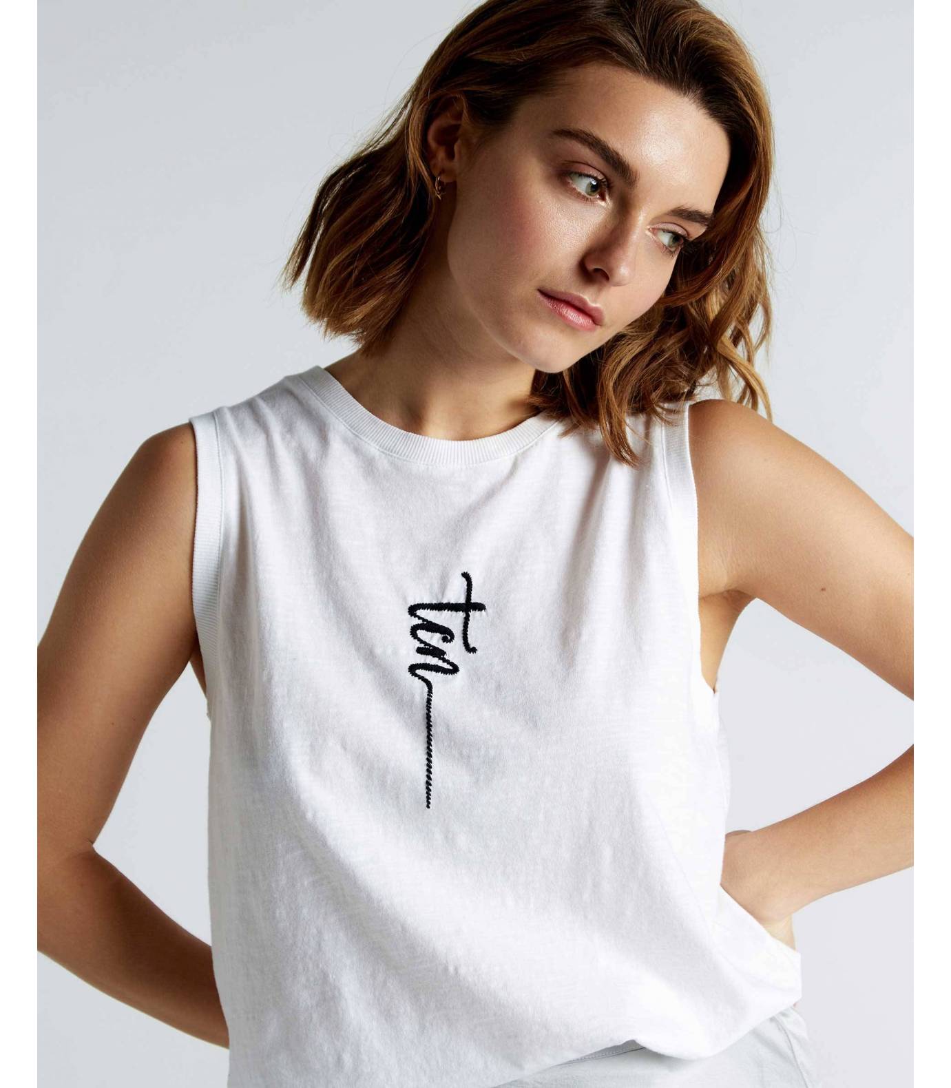 Defectuoso Claire Cumplir Camiseta sin mangas con bordado color blanco - TCN Venta Online