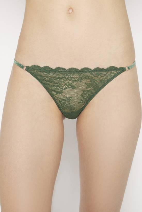 G-string lace knickers